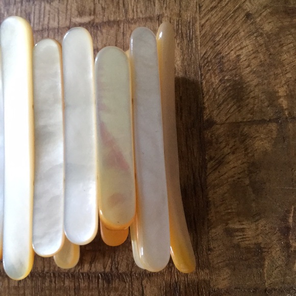 Mother of Pearl Bracket - Picture 3 of 4